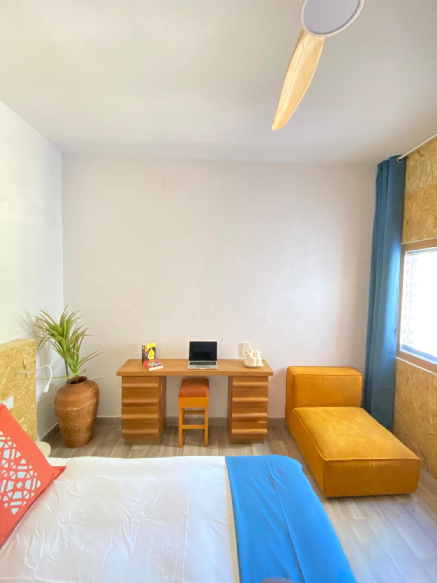 Pink Lemon House Bed & Breakfast Elche Exterior photo