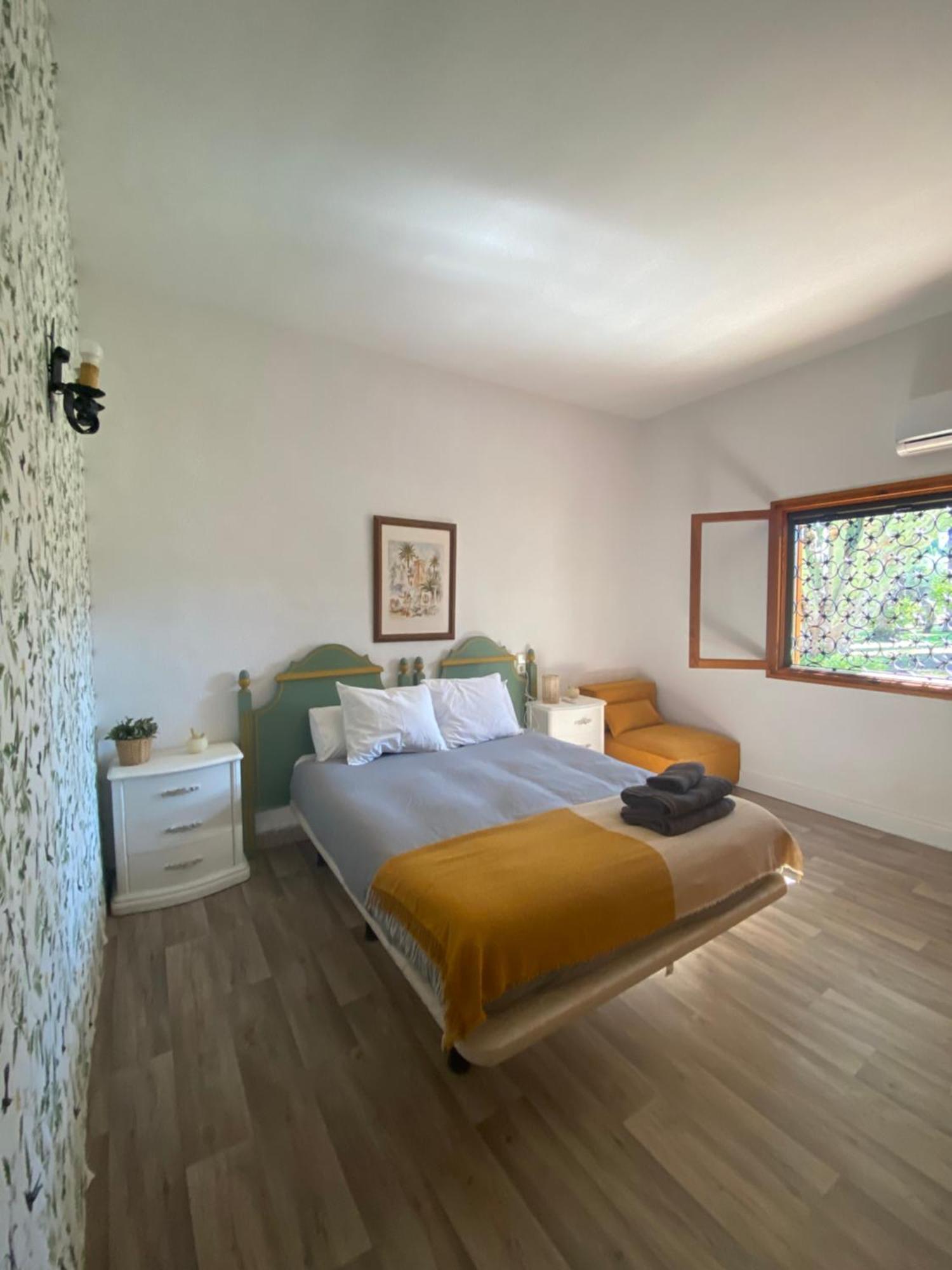 Pink Lemon House Bed & Breakfast Elche Exterior photo